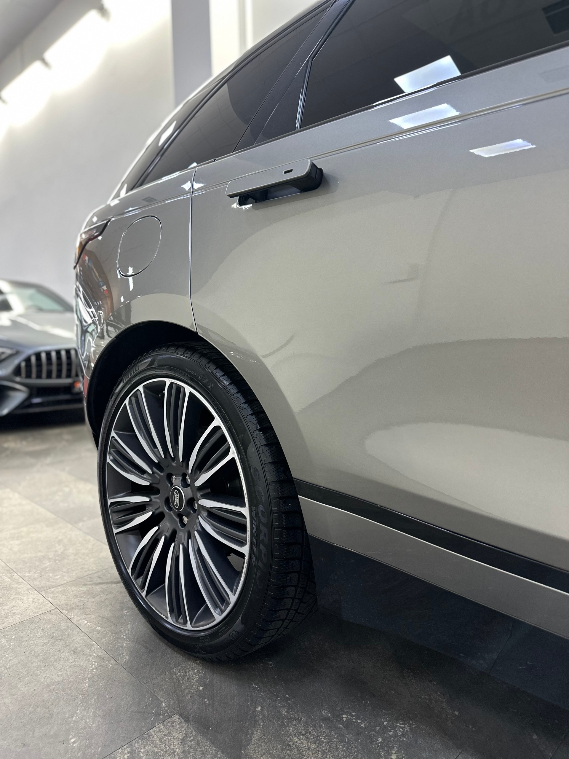 LAND ROVER Range Rover Velar R-Dynamic P 300 SE Automatic-image-9
