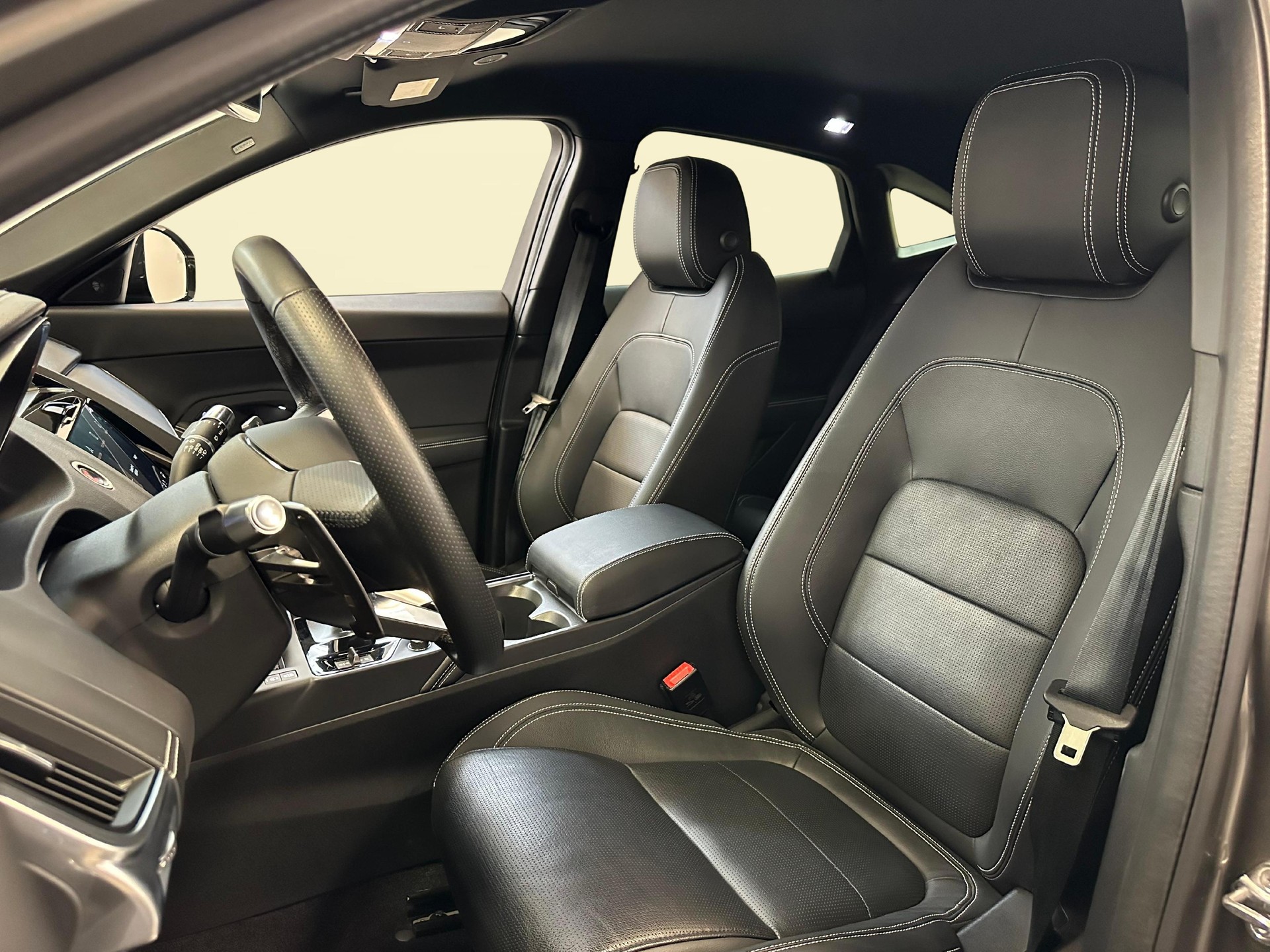 JAGUAR E-Pace 1.5 T 300e R-Dynamic S AWD-image-4