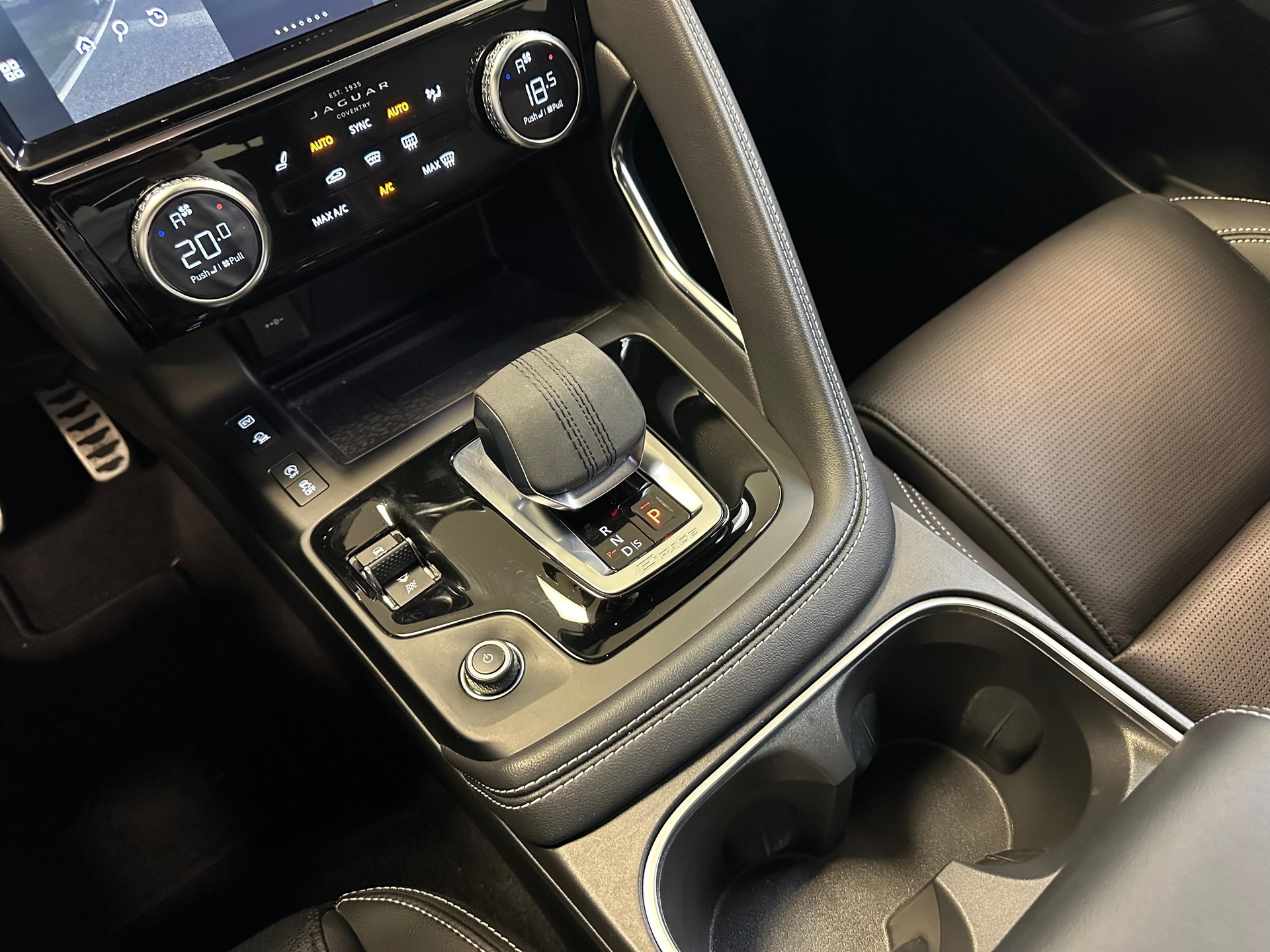 JAGUAR E-Pace 1.5 T 300e R-Dynamic S AWD-image-8