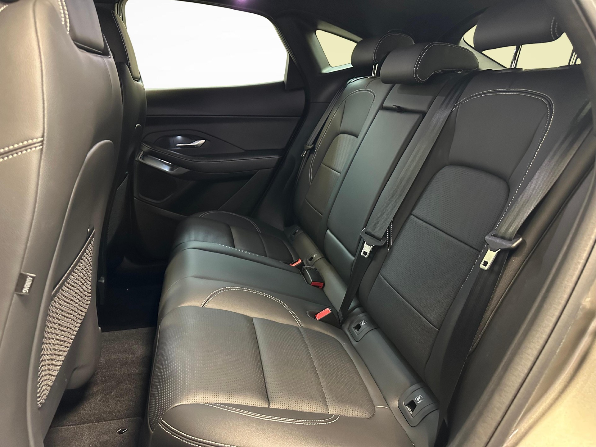JAGUAR E-Pace 1.5 T 300e R-Dynamic S AWD-image-9