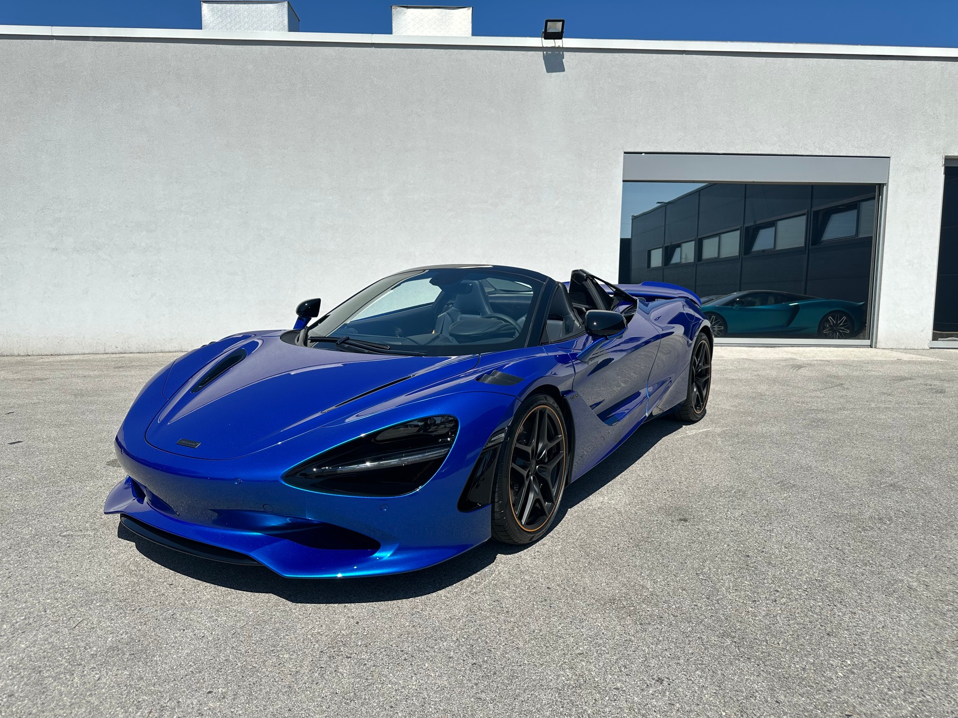 McLAREN 750S Spider-image-1