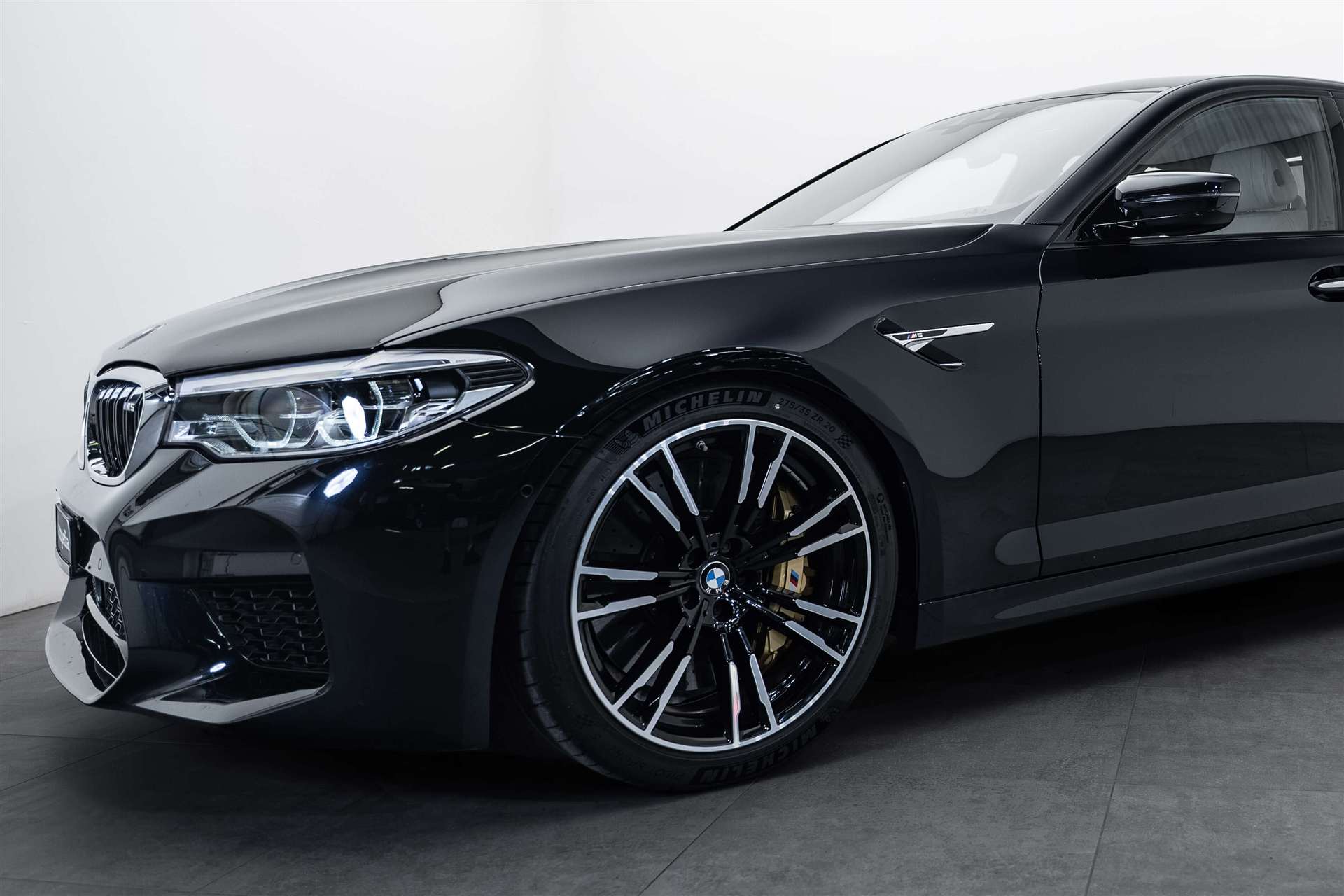 BMW M5 xDrive Drivelogic 600PS-showroom-element-1