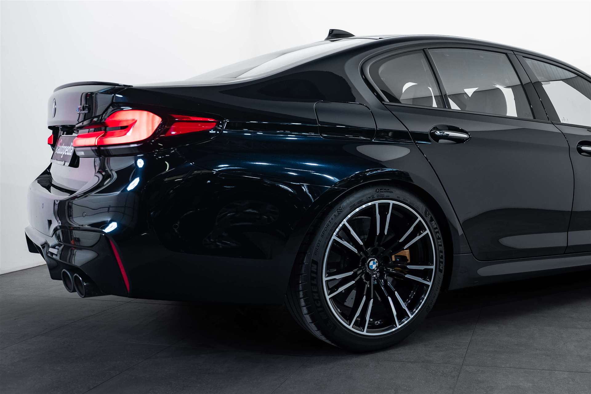 BMW M5 xDrive Drivelogic 600PS-showroom-element-3