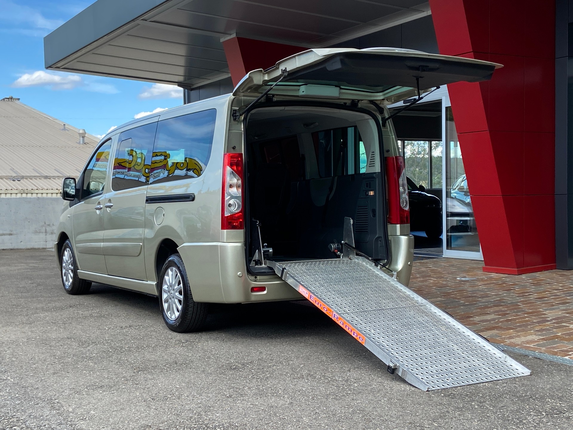 PEUGEOT Expert Tepee 2.0 HDi Rollstuhltransport-image-11