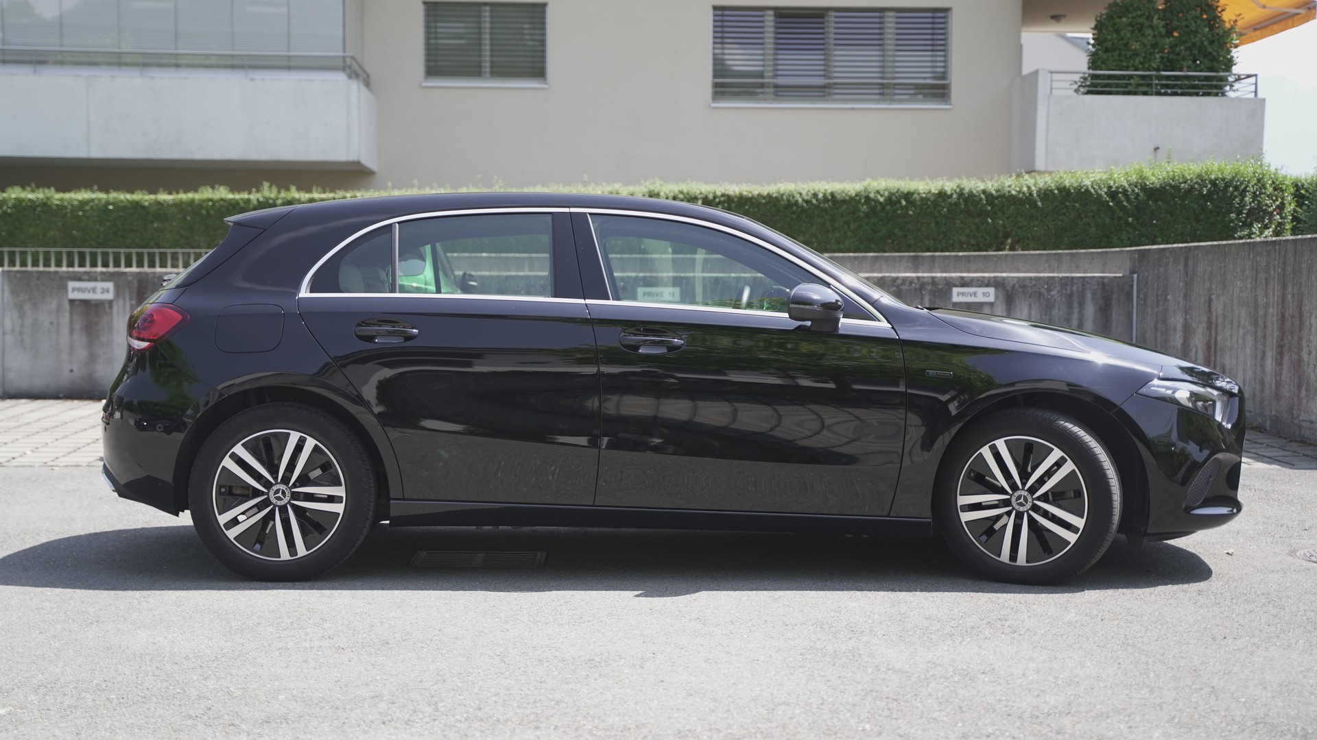 MERCEDES-BENZ A 250 e Progressive-image-4