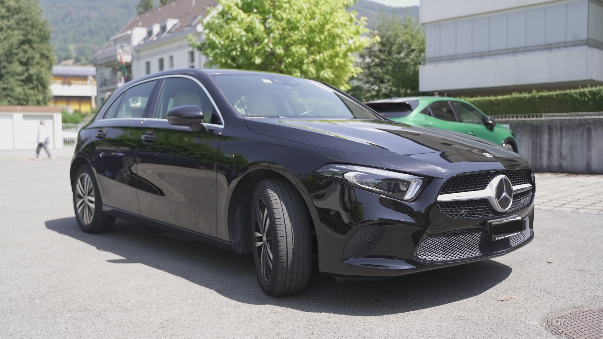 MERCEDES-BENZ A 250 e Progressive-image-1