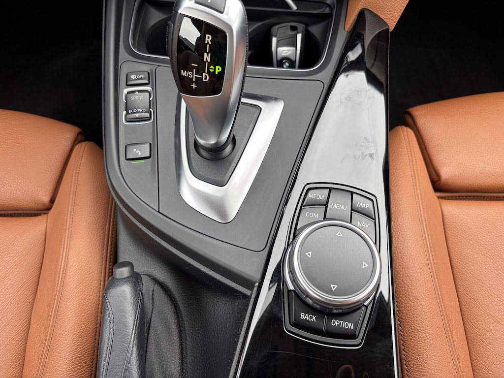 BMW 320i Touring Luxury Line Steptronic-image-12