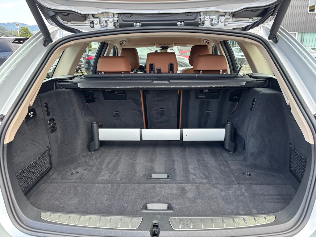 BMW 320i Touring Luxury Line Steptronic-image-15