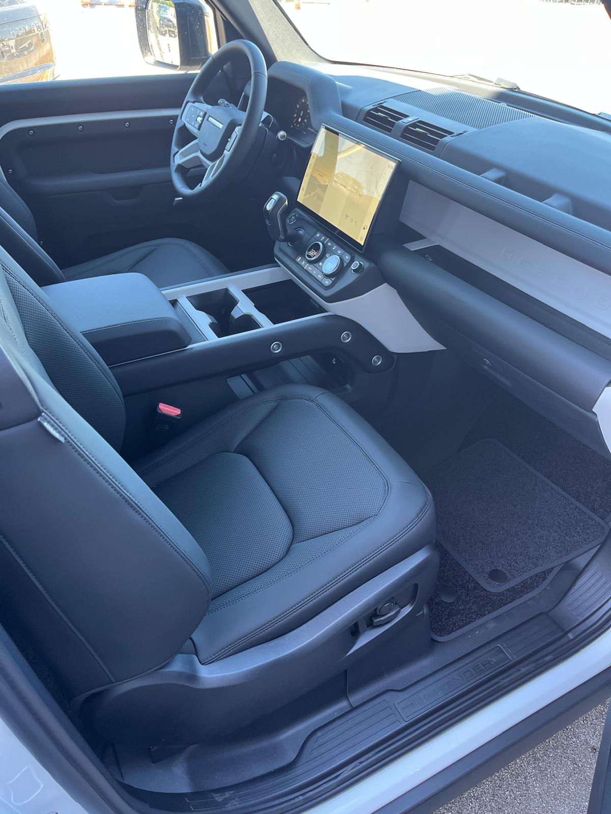 LAND ROVER Defender 90 X-Dynamic SE 3.0 MHEV Diesel AWD-image-11