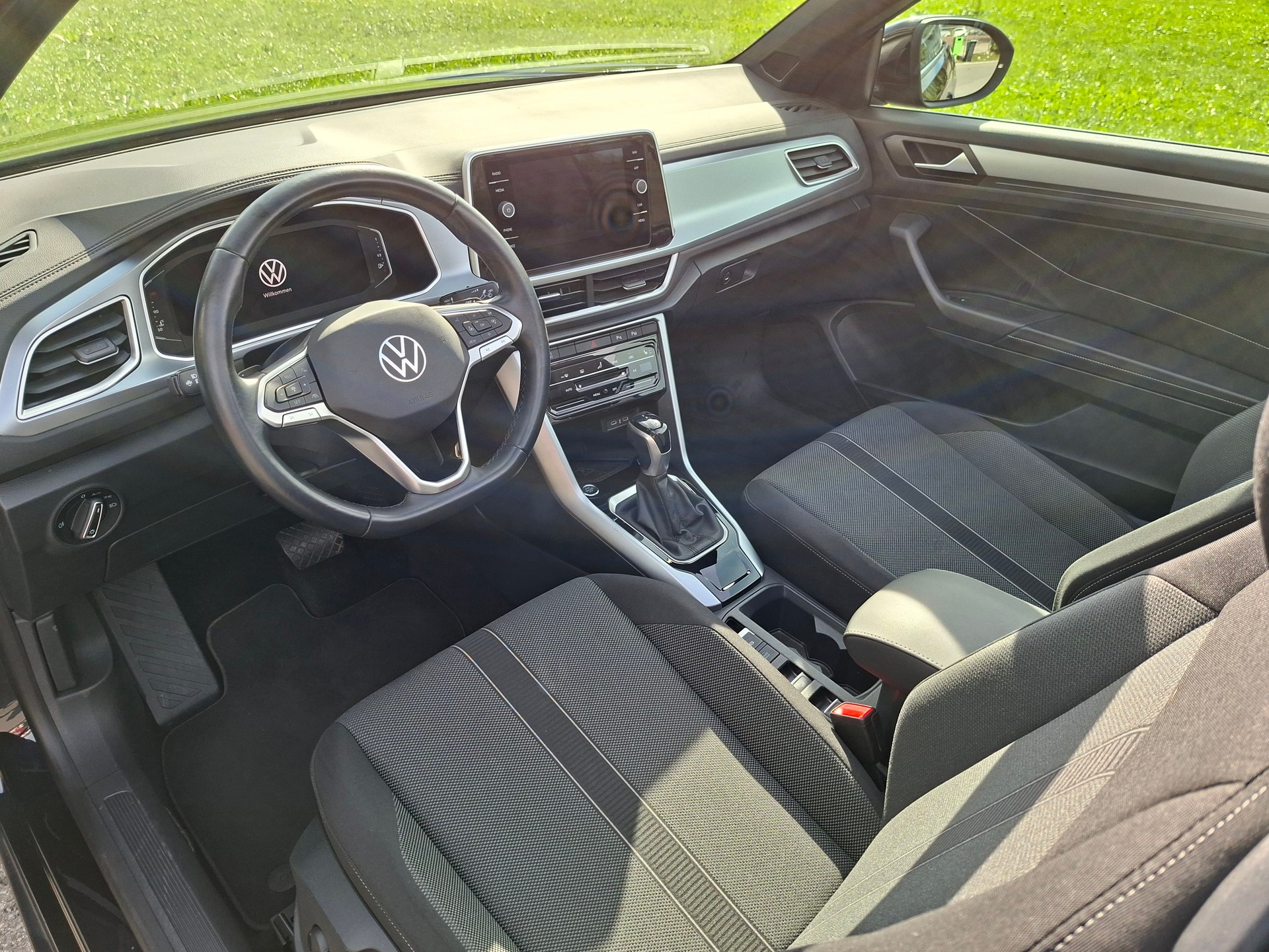 VW T-Roc Cabriolet 1.5 TSI EVO Style DSG *8-fach bereift+Rückfahrkamera-image-7