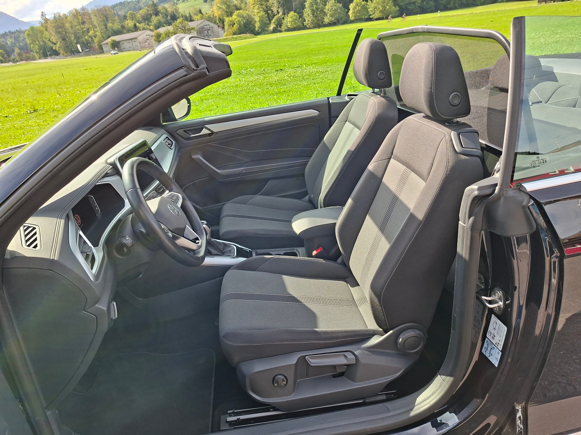 VW T-Roc Cabriolet 1.5 TSI EVO Style DSG *8-fach bereift+Rückfahrkamera-image-6