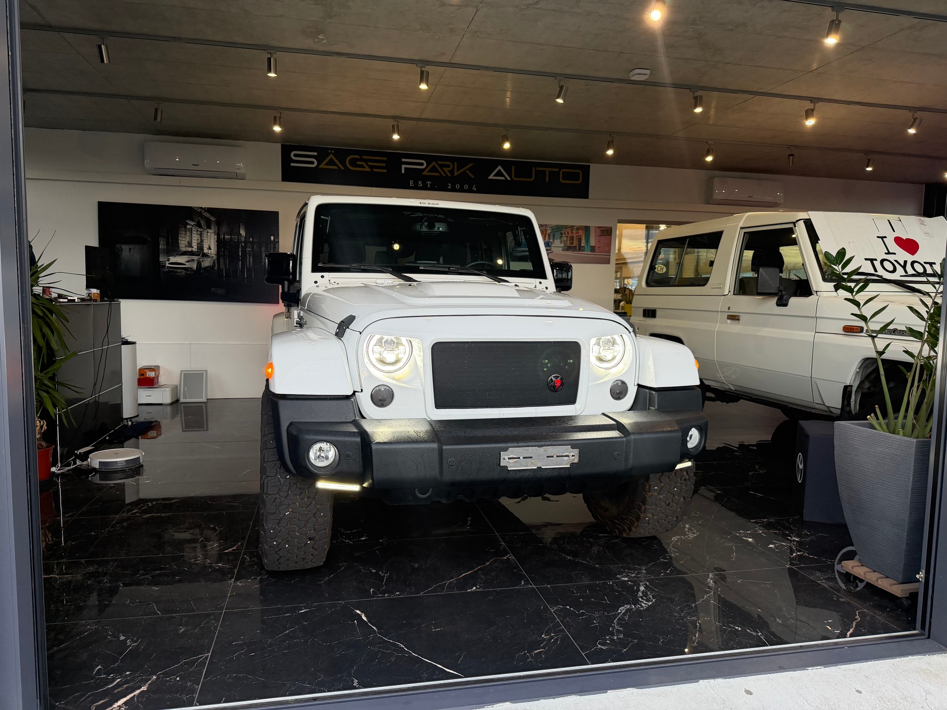 JEEP Wrangler 2.8CRD Unlimited Rubicon Automatic-showroom-element-1