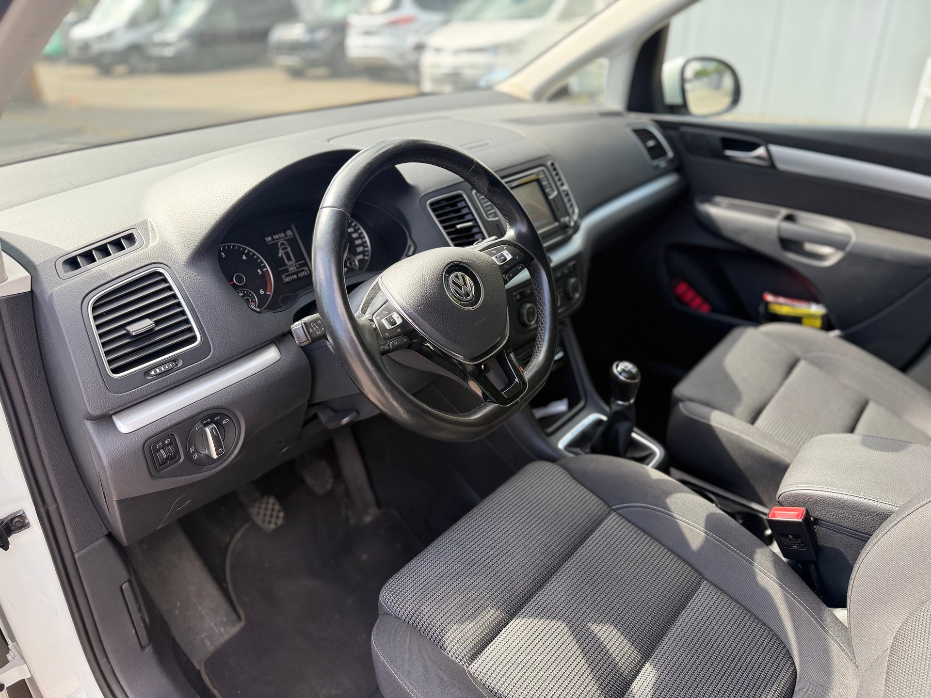 VW Sharan 2.0 TDI BMT Trendline 4Motion-image-8