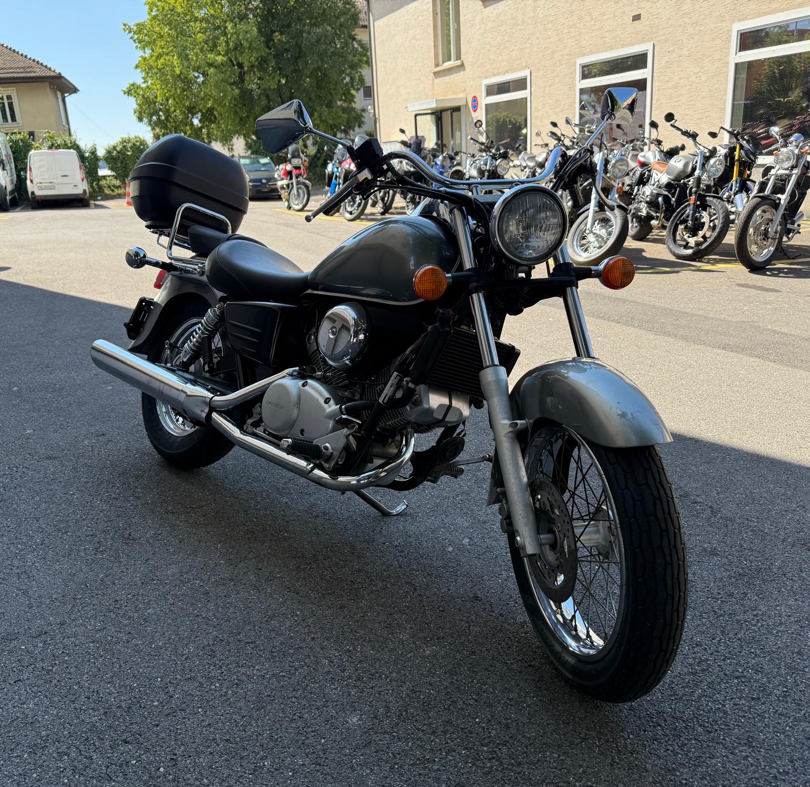 HONDA VT 125 C Shadow-image-1