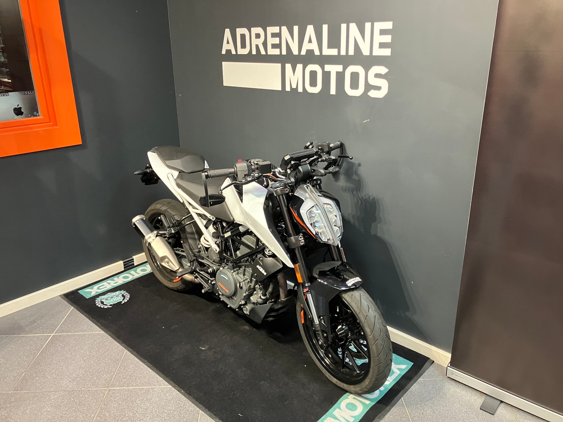 KTM 390 Duke-image-1