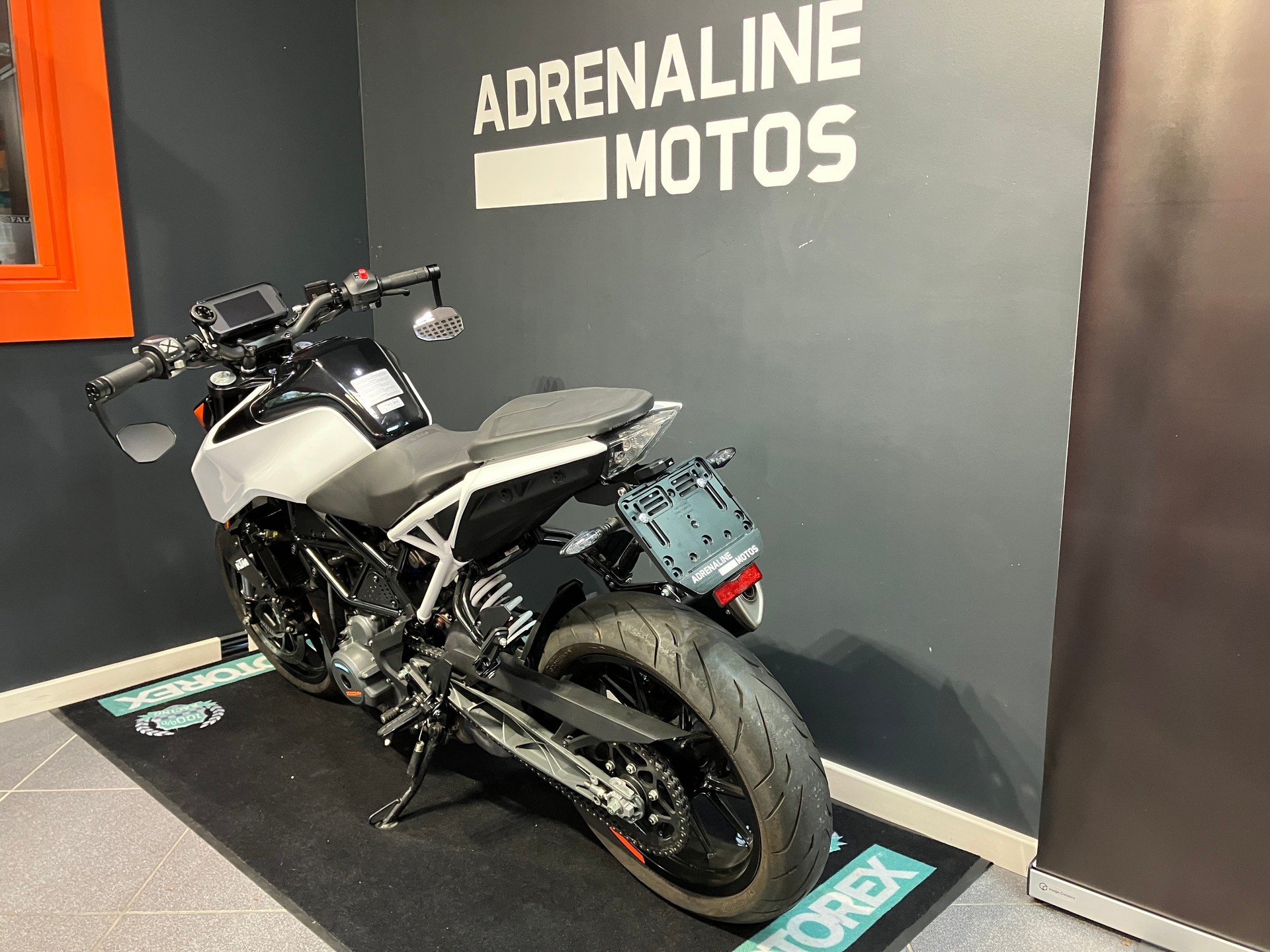 KTM 390 Duke-image-4