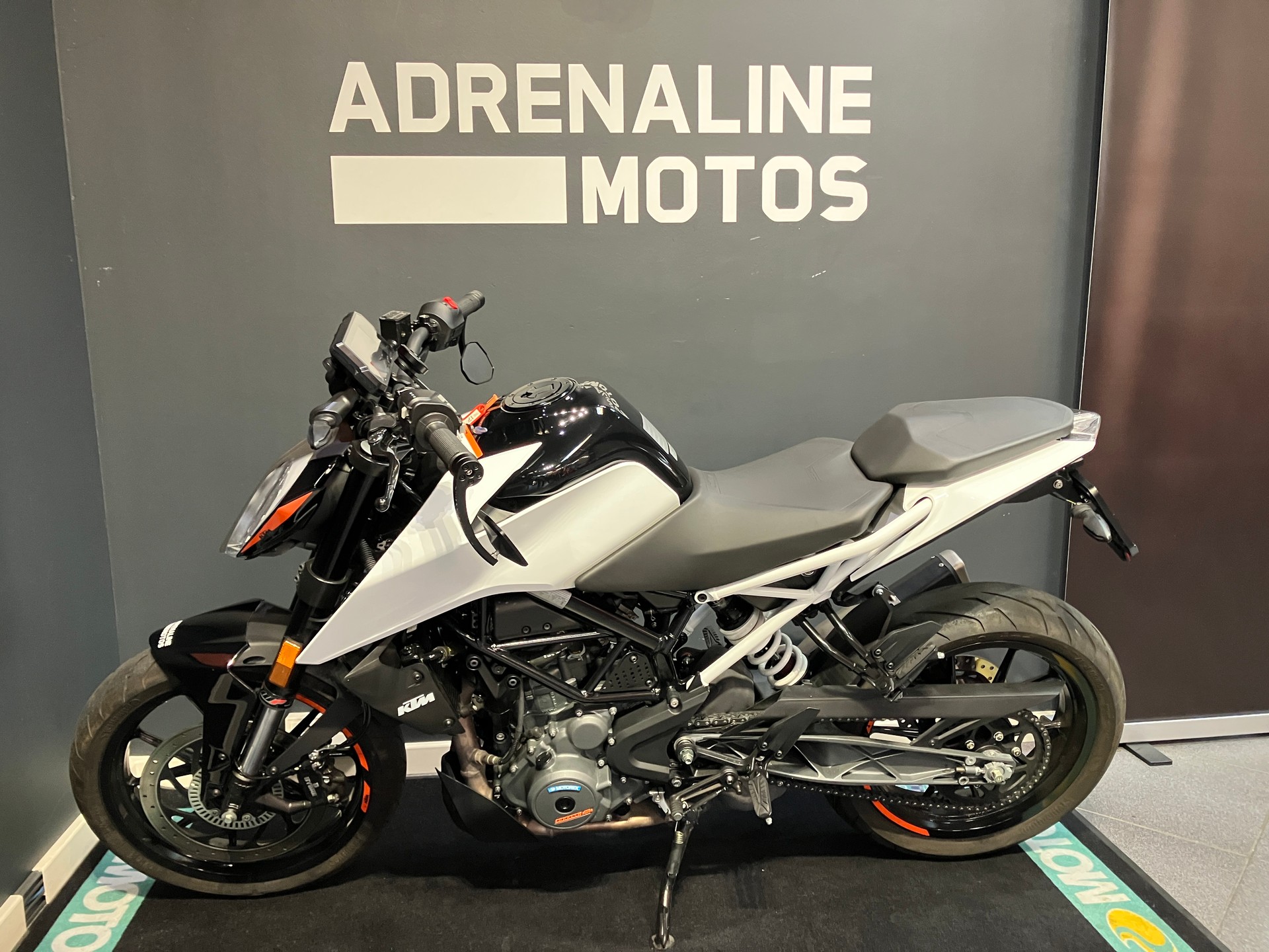 KTM 390 Duke-image-2