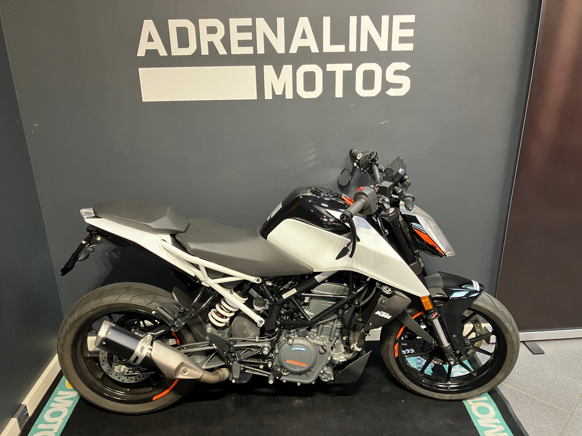 KTM 390 Duke-image-0