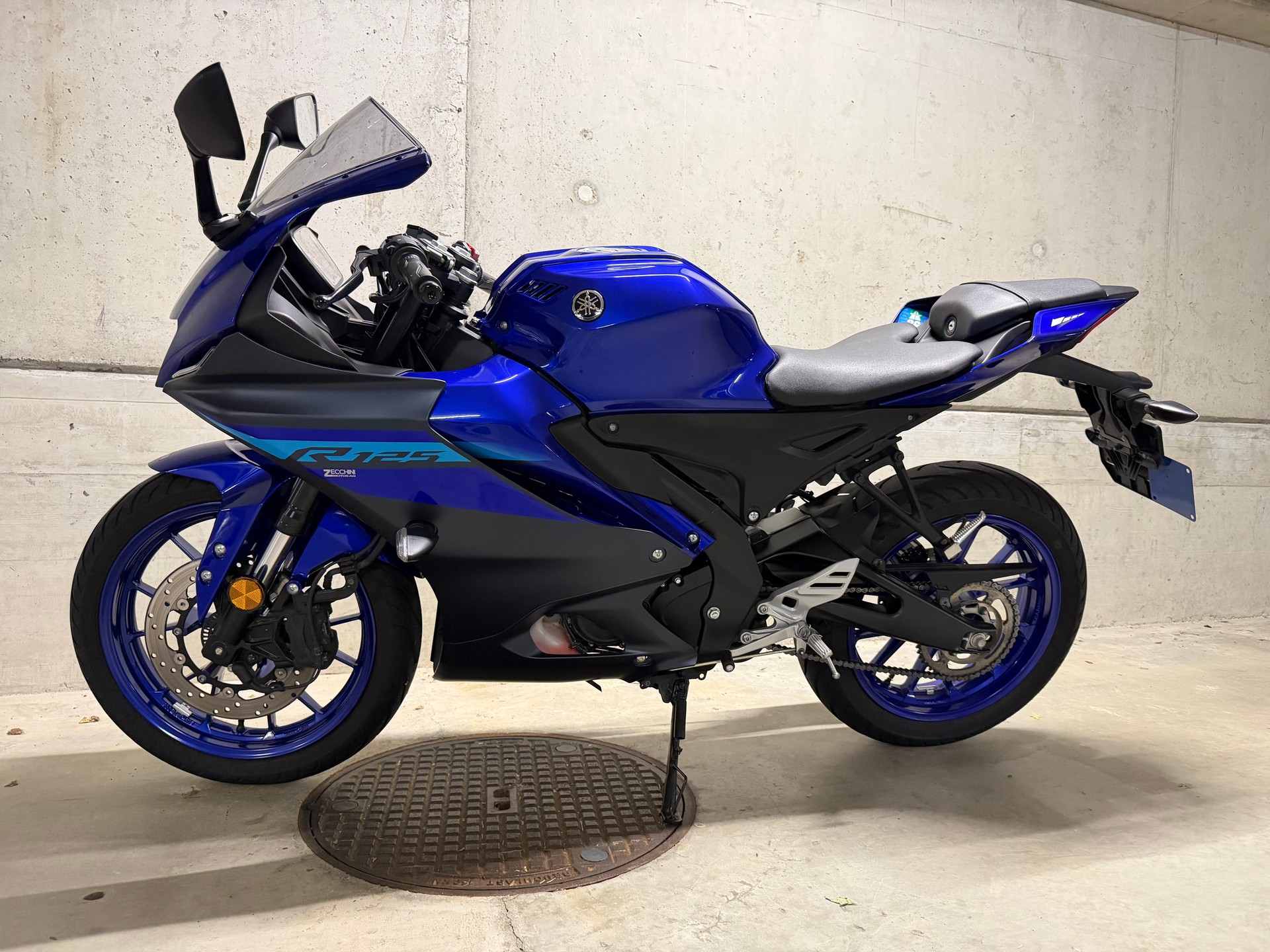 YAMAHA YZF-R 125 ABS-image-0
