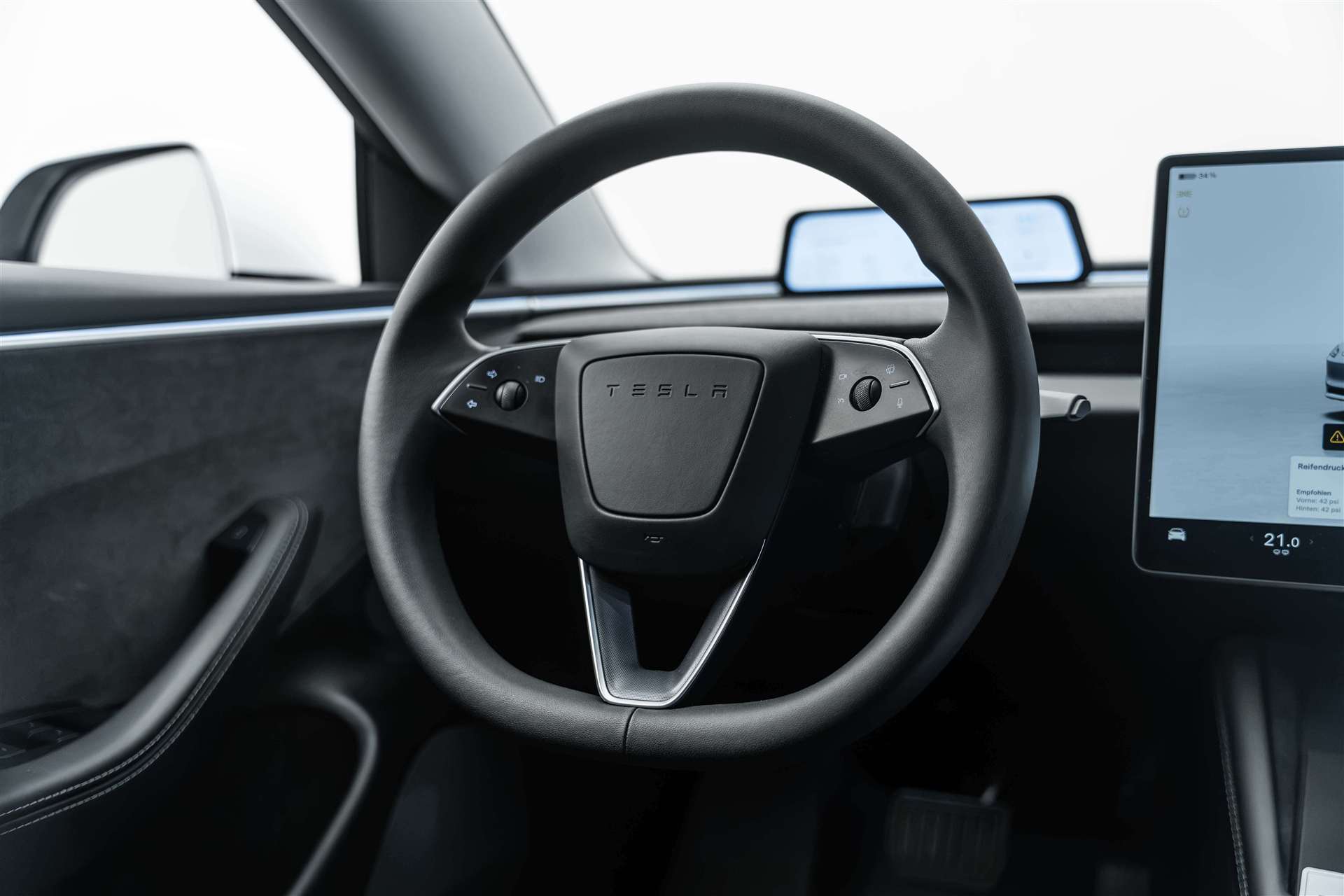 TESLA Model 3 NEW Long Range Dual Motor AWD-image-11