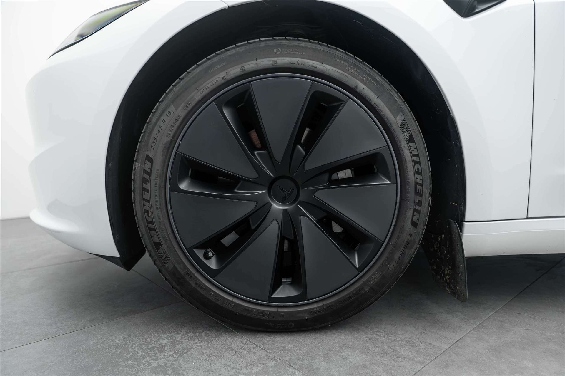TESLA Model 3 NEW Long Range Dual Motor AWD-image-7