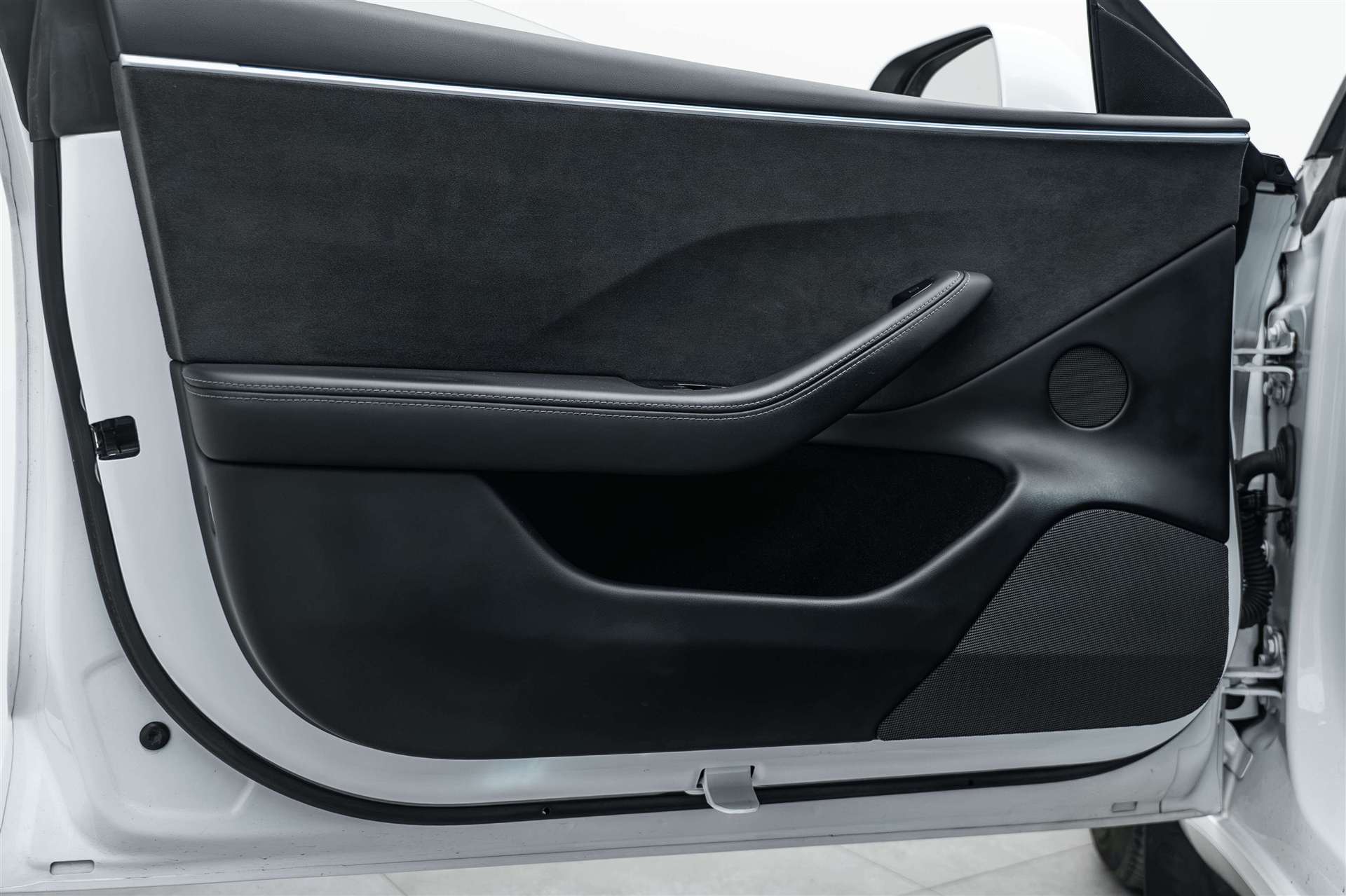 TESLA Model 3 NEW Long Range Dual Motor AWD-image-8