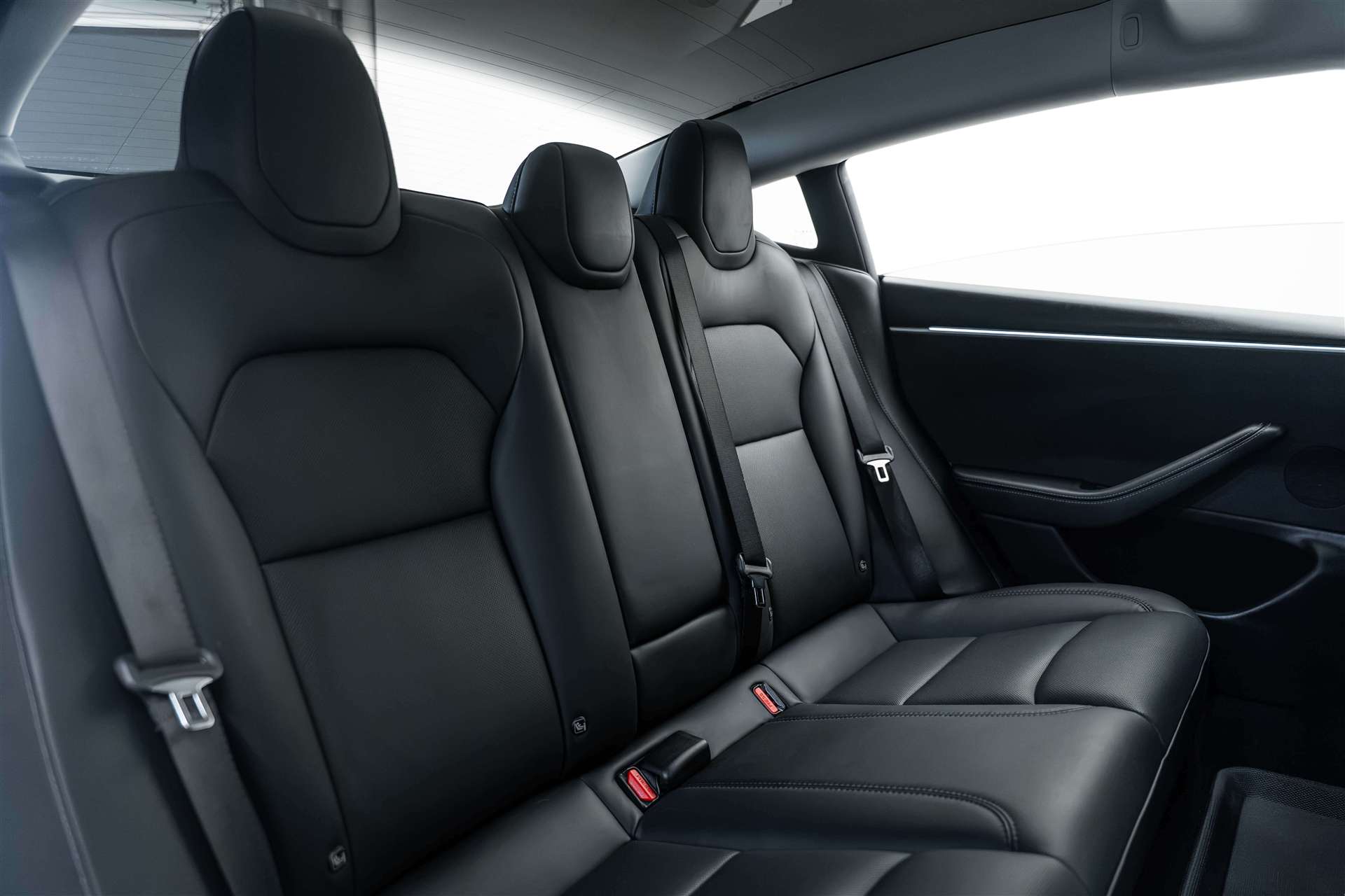 TESLA Model 3 NEW Long Range Dual Motor AWD-image-16