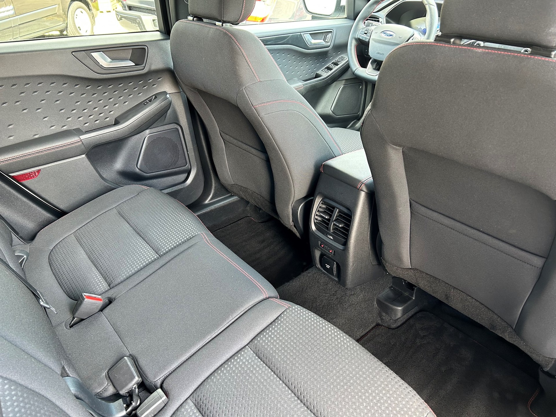 FORD Kuga 2.0 TDCi EcoBlue ST-Line 4WD Automat-image-5