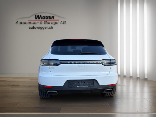 PORSCHE Macan PDK-showroom-element-3