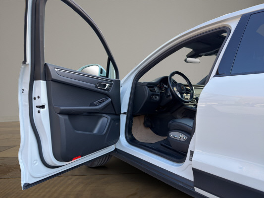 PORSCHE Macan PDK-image-7