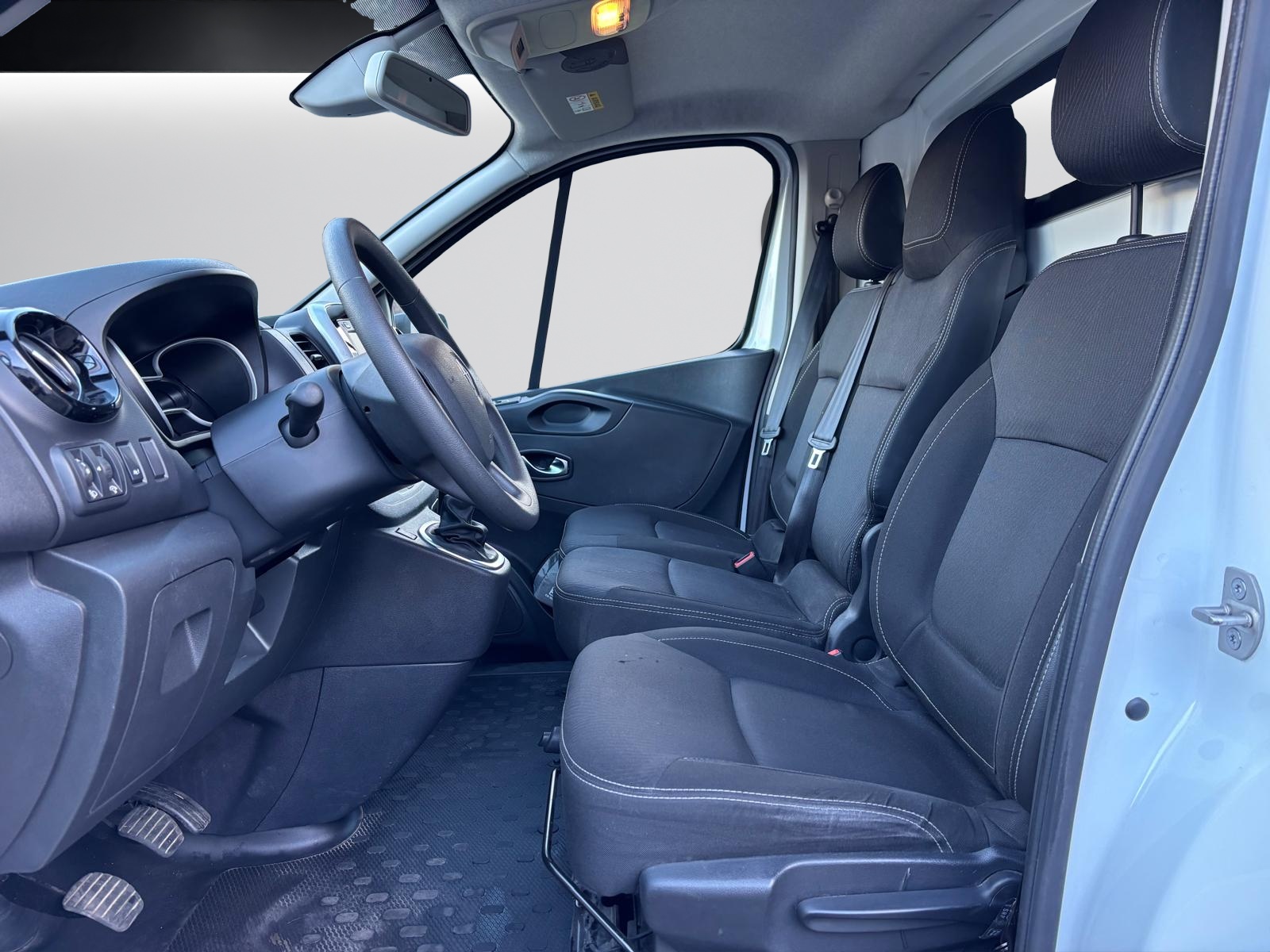 RENAULT Trafic 2.0 dCi 120 3.5t Business L1H1-image-11