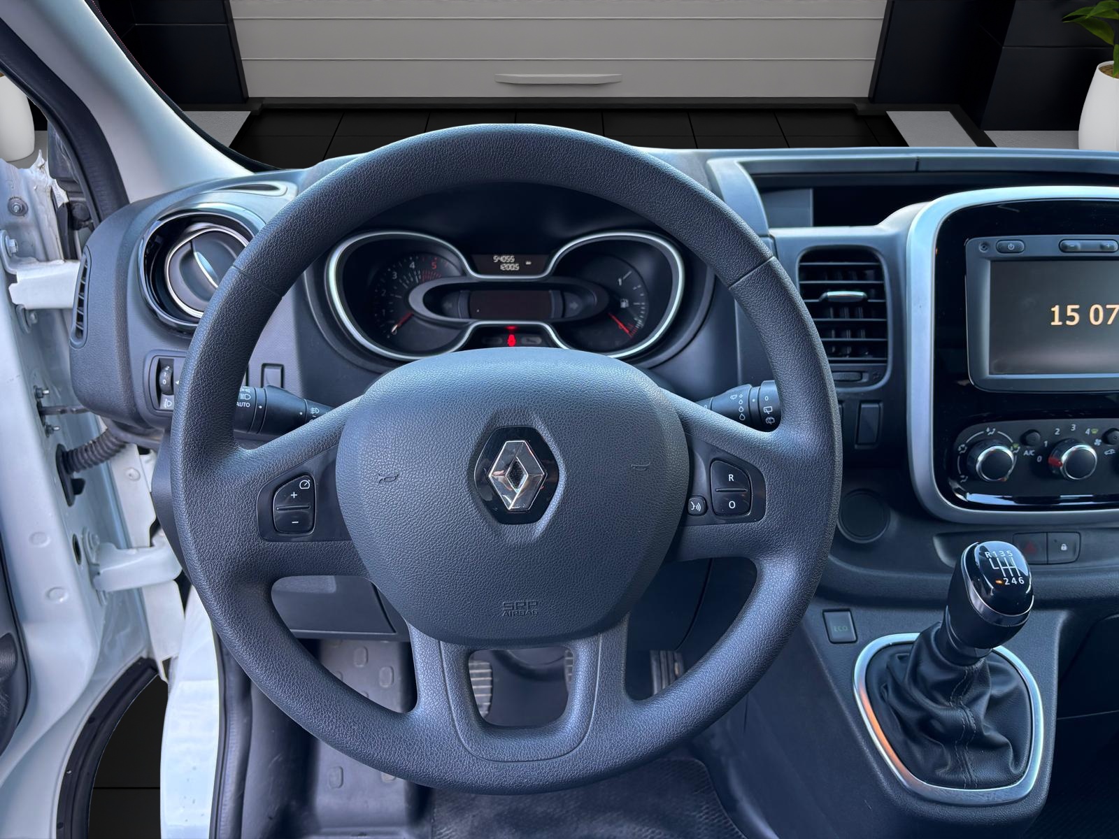 RENAULT Trafic 2.0 dCi 120 3.5t Business L1H1-image-9