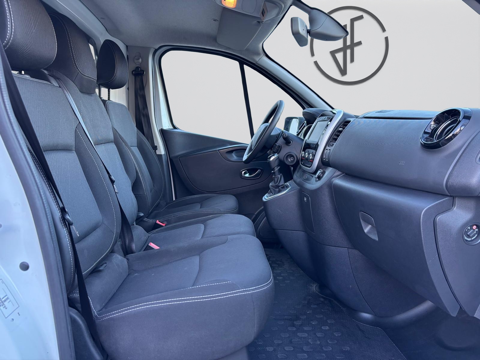 RENAULT Trafic 2.0 dCi 120 3.5t Business L1H1-image-12