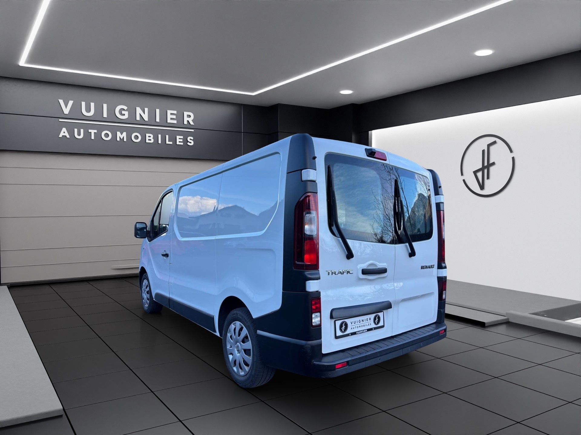 RENAULT Trafic 2.0 dCi 120 3.5t Business L1H1-image-4
