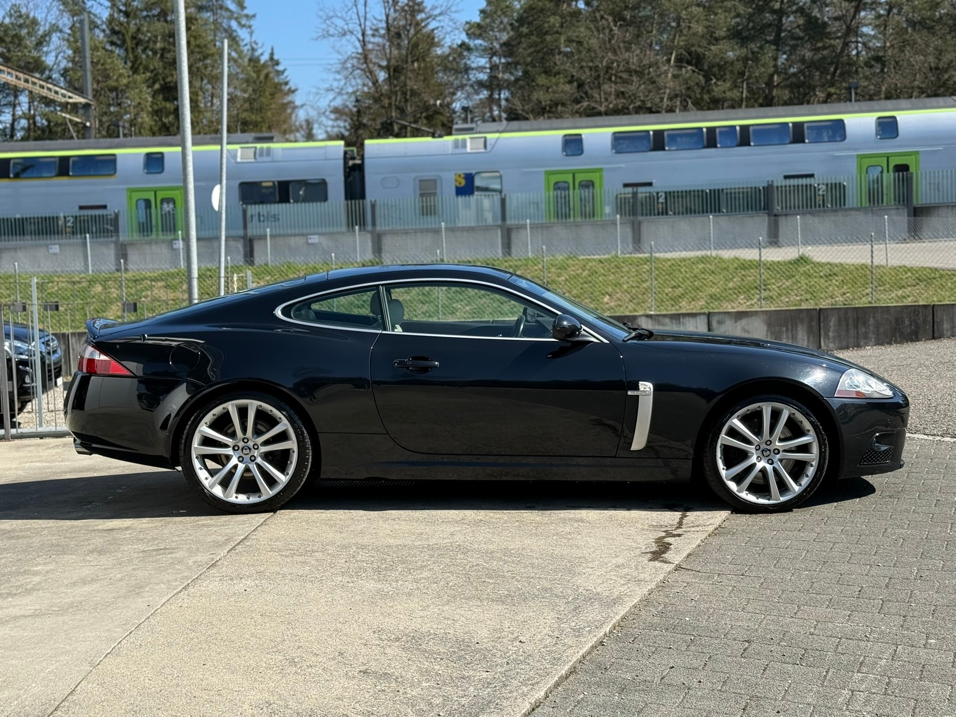 JAGUAR XKR 4.2 V8 SC Automatic-showroom-element-3