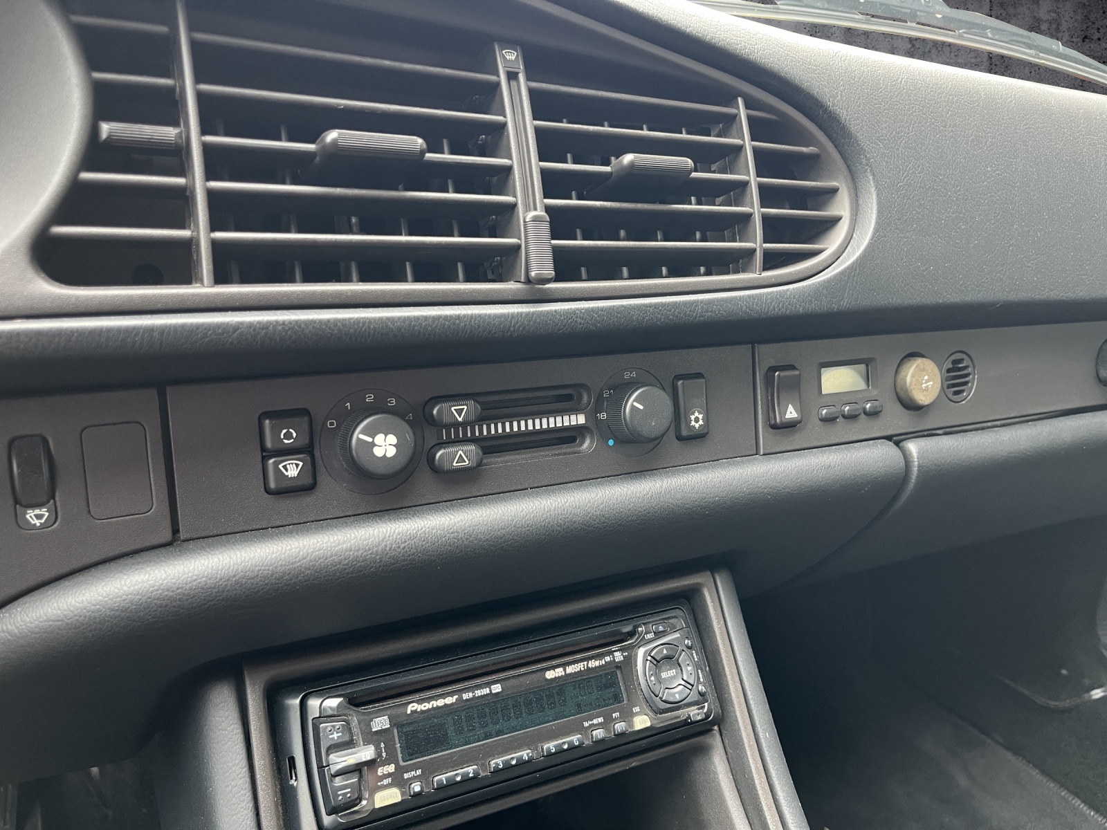 PORSCHE 944 S2 Cabriolet-image-12