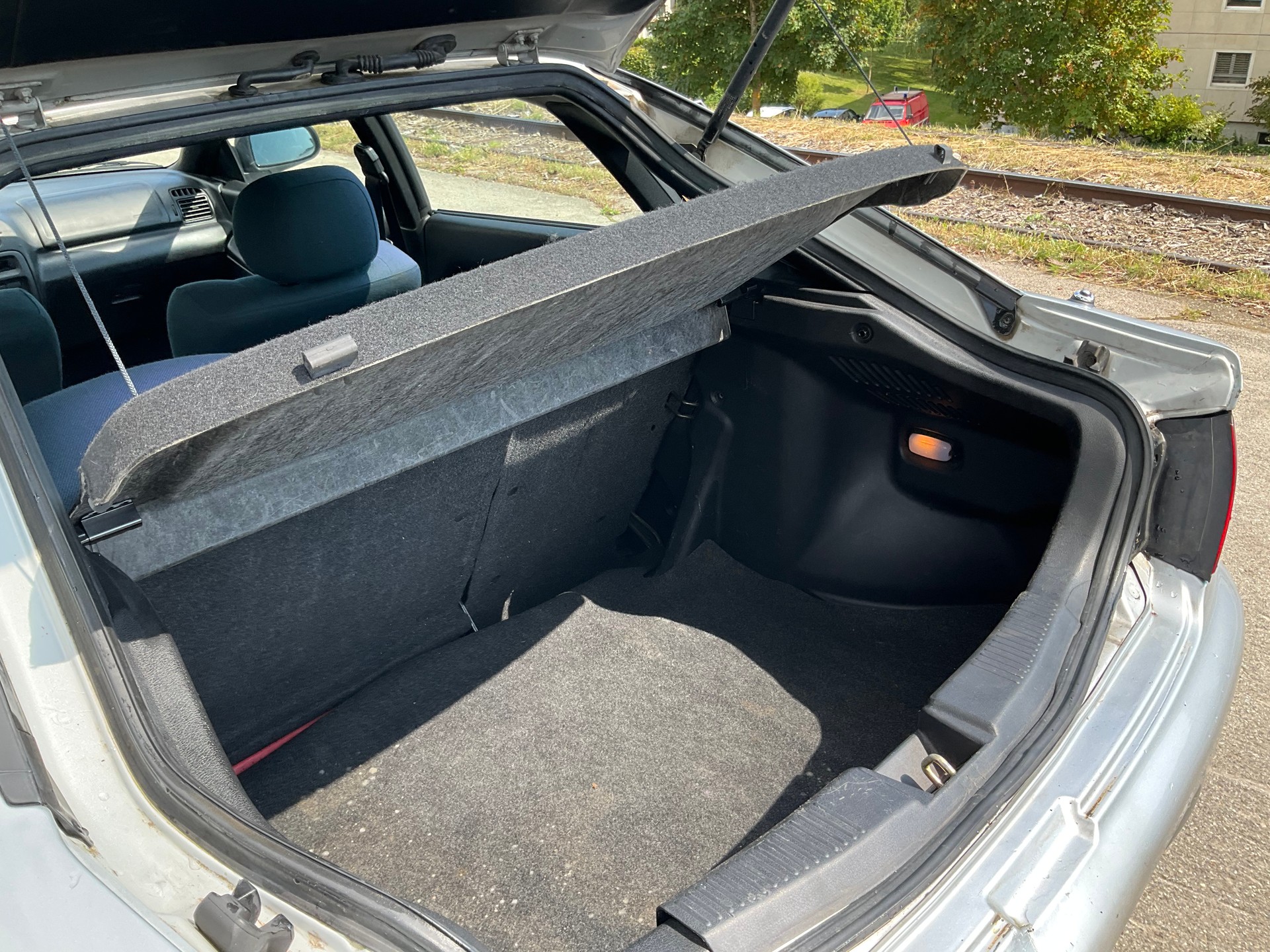 MAZDA 323 F 1.8i-16V Silv.stone-image-12