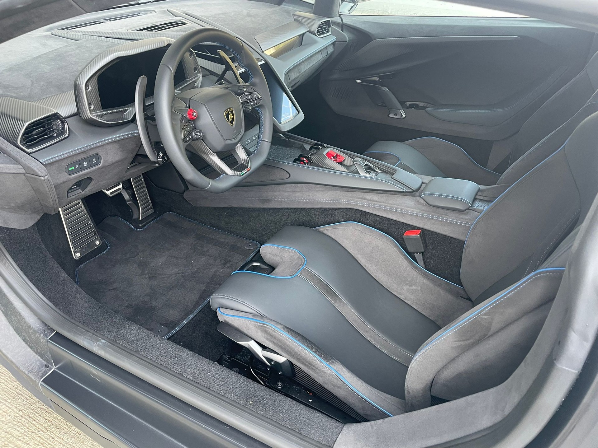 LAMBORGHINI Revuelto - Auto CH - Bianco Phanes Matt - Lamborghini Lugano-image-14
