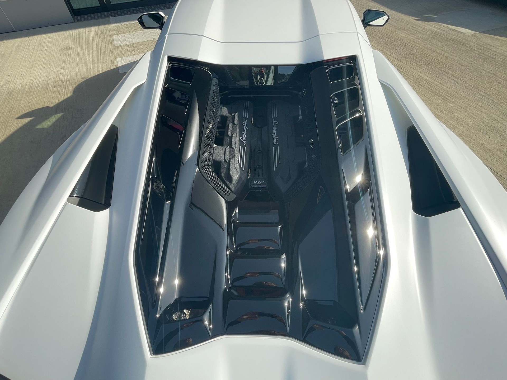 LAMBORGHINI Revuelto - Auto CH - Bianco Phanes Matt - Lamborghini Lugano-image-8