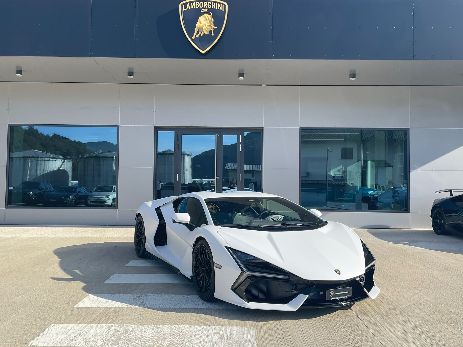 LAMBORGHINI Revuelto - Auto CH - Bianco Phanes Matt - Lamborghini Lugano-image-6