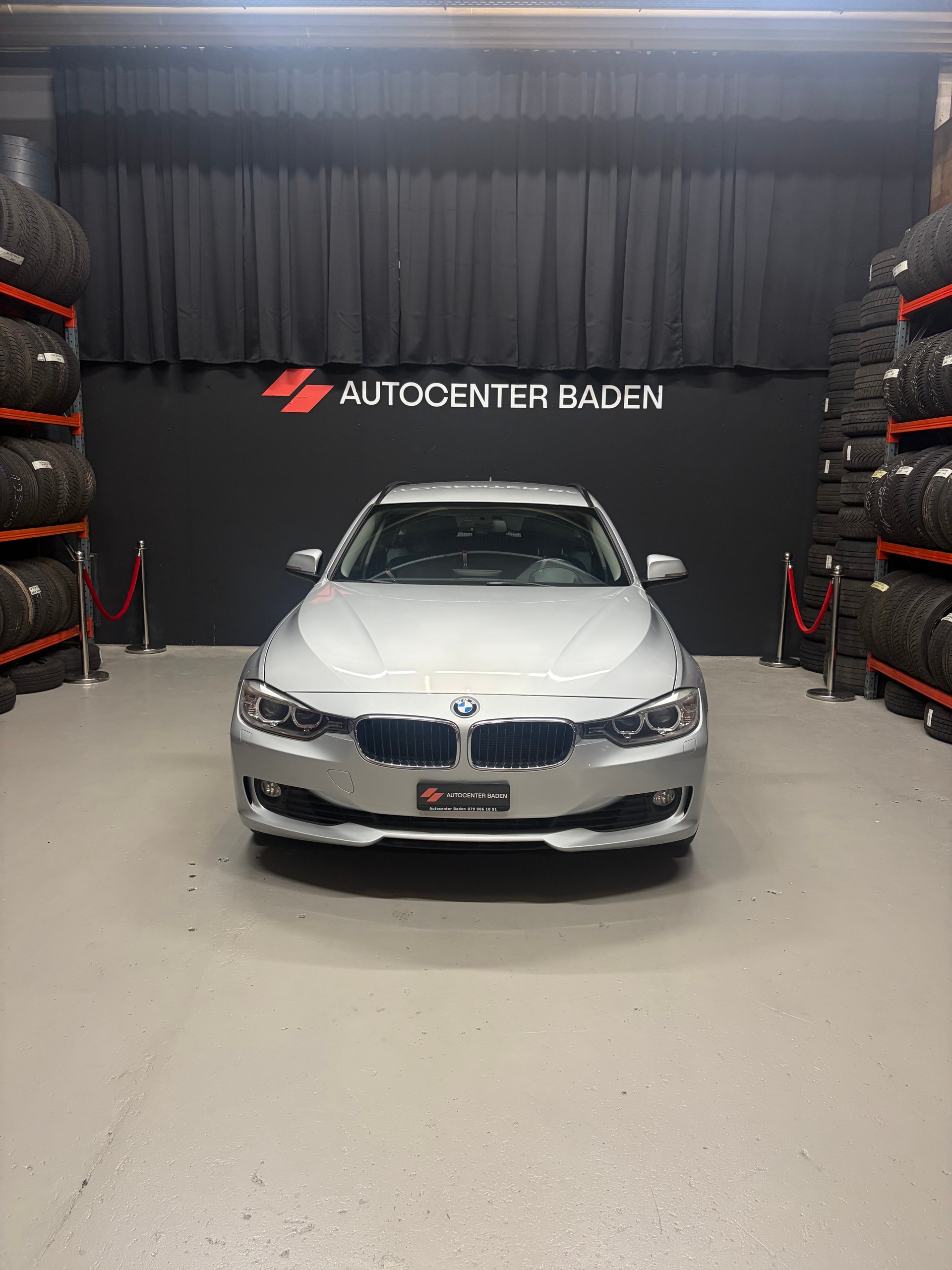 BMW 320i Touring Steptronic-showroom-element-2