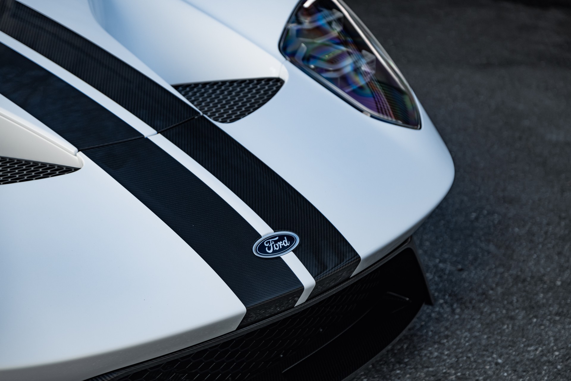 FORD Carbon Series-showroom-element-3