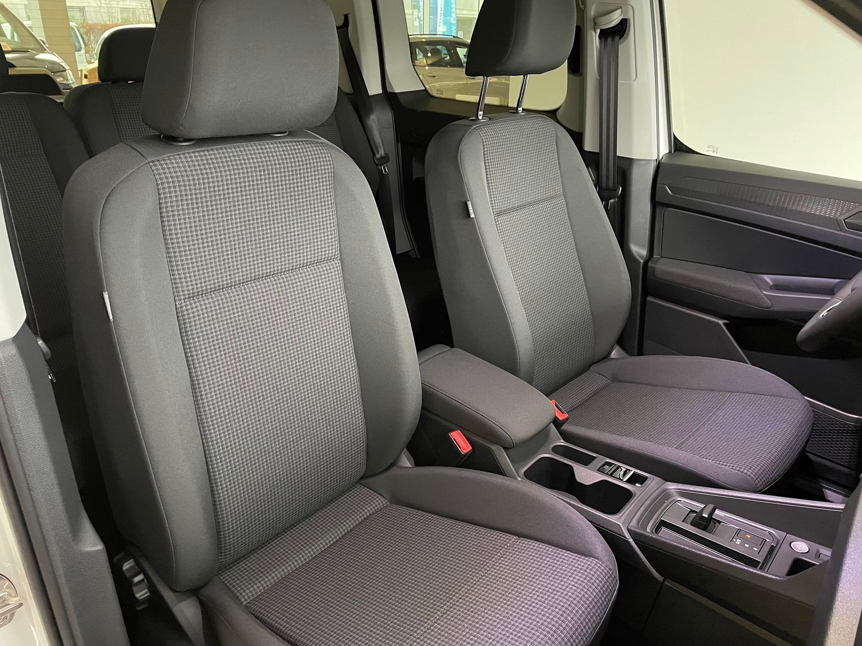 VW Caddy 2.0 TDI Liberty DSG-image-5