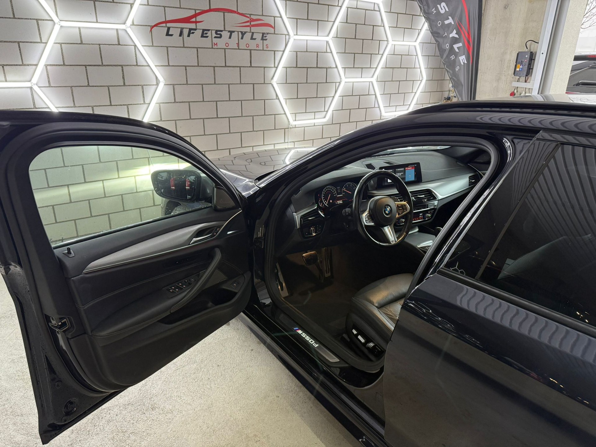 BMW M550d xDrive Touring Steptronic-image-4