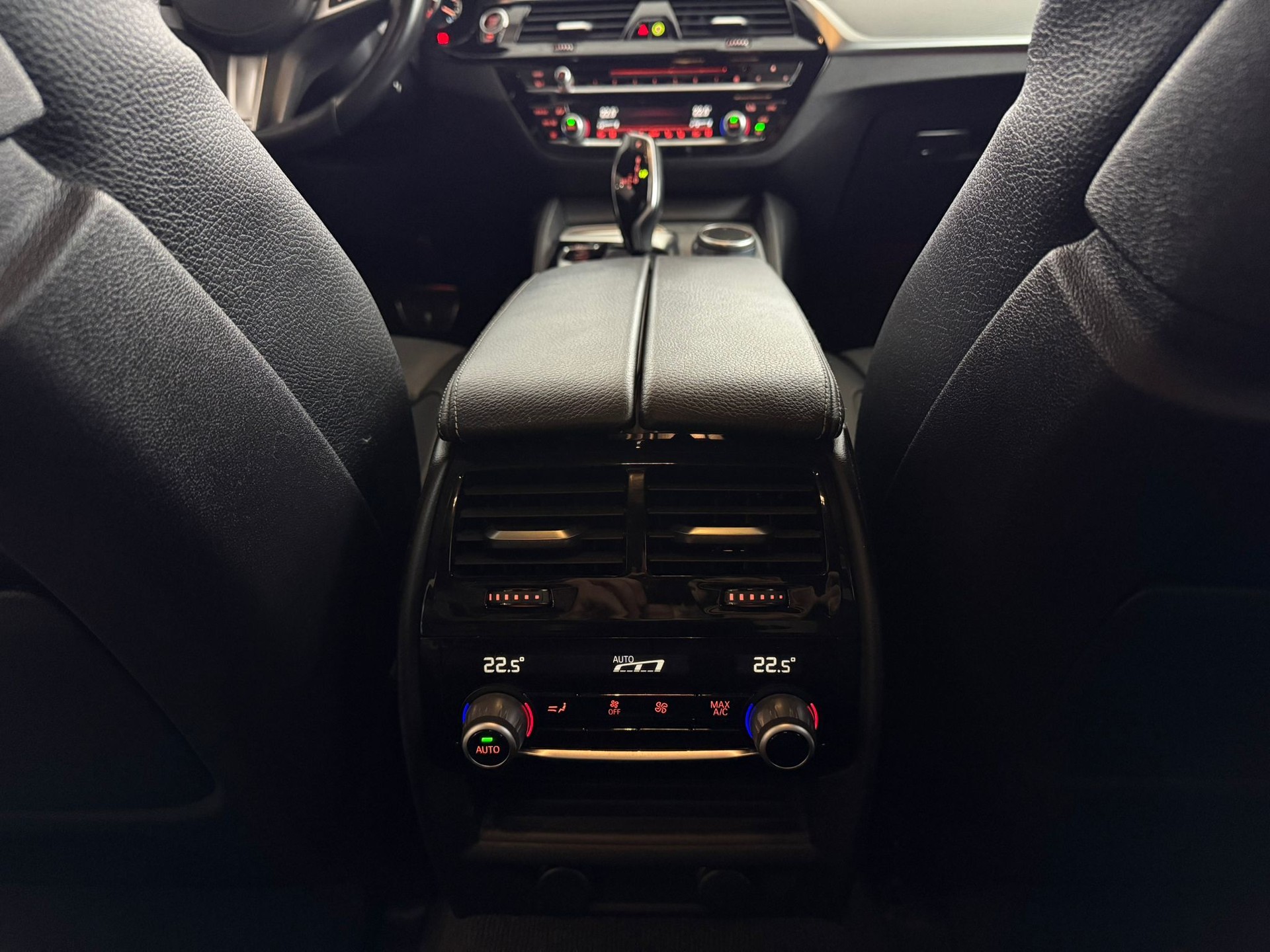 BMW M550d xDrive Touring Steptronic-image-12