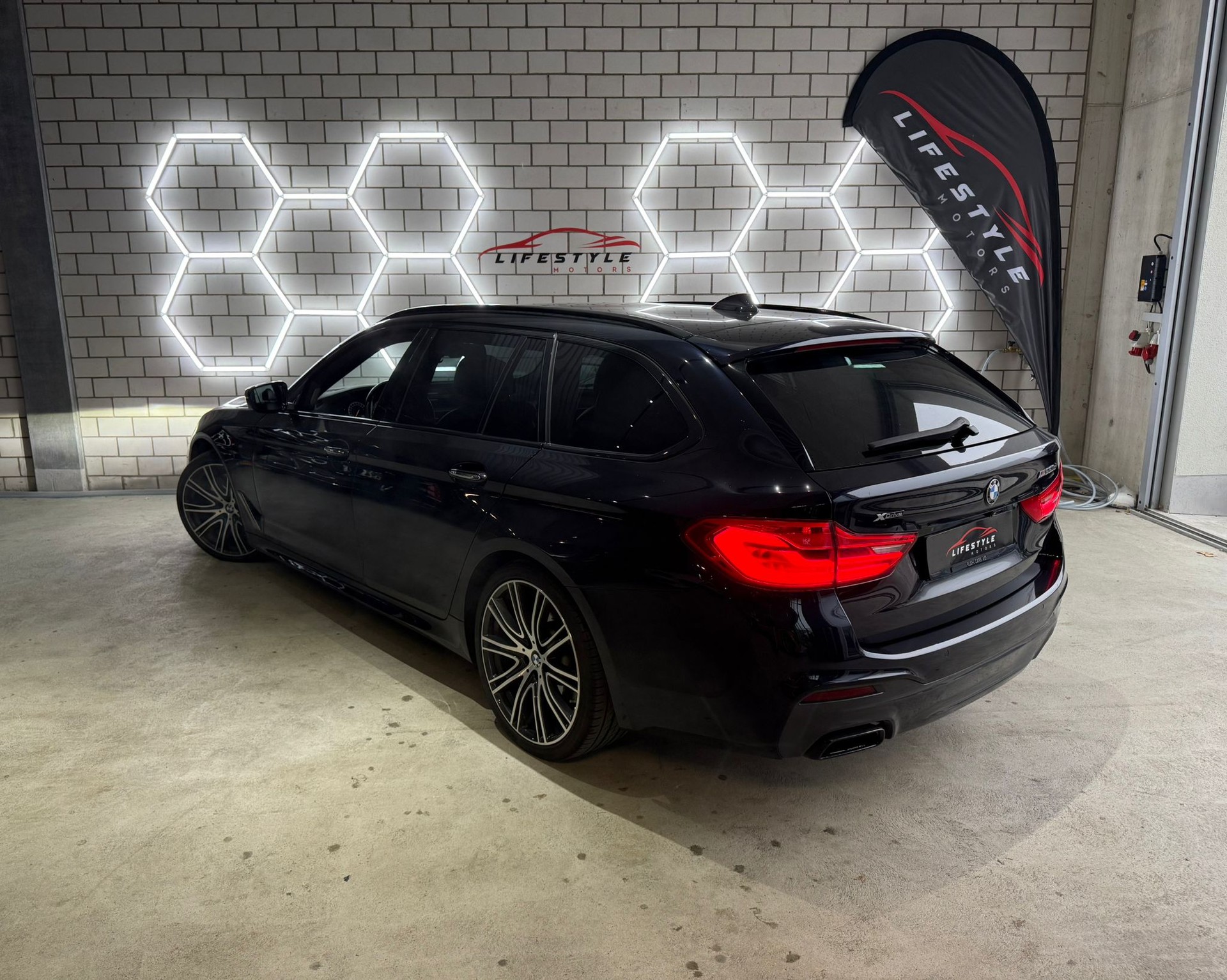 BMW M550d xDrive Touring Steptronic-image-2