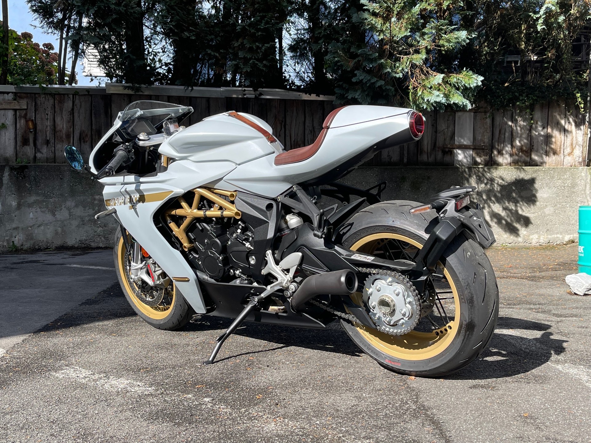 MV AGUSTA Superveloce 800-image-3