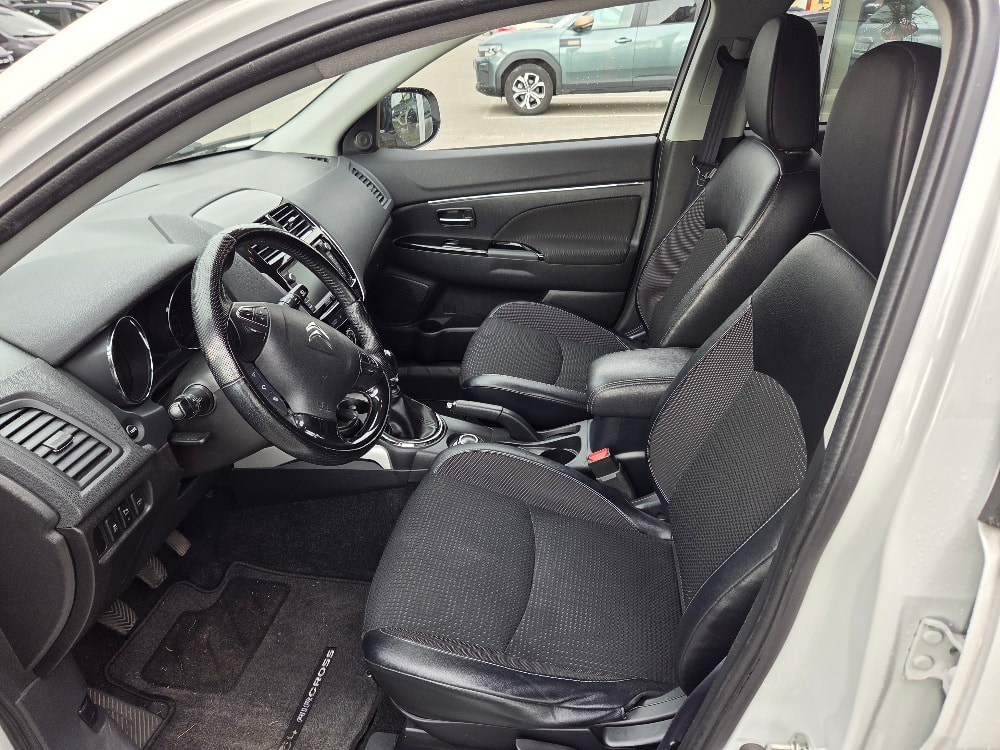 CITROEN C4 Aircross 1.6 HDi Exclusive 4WD-image-6