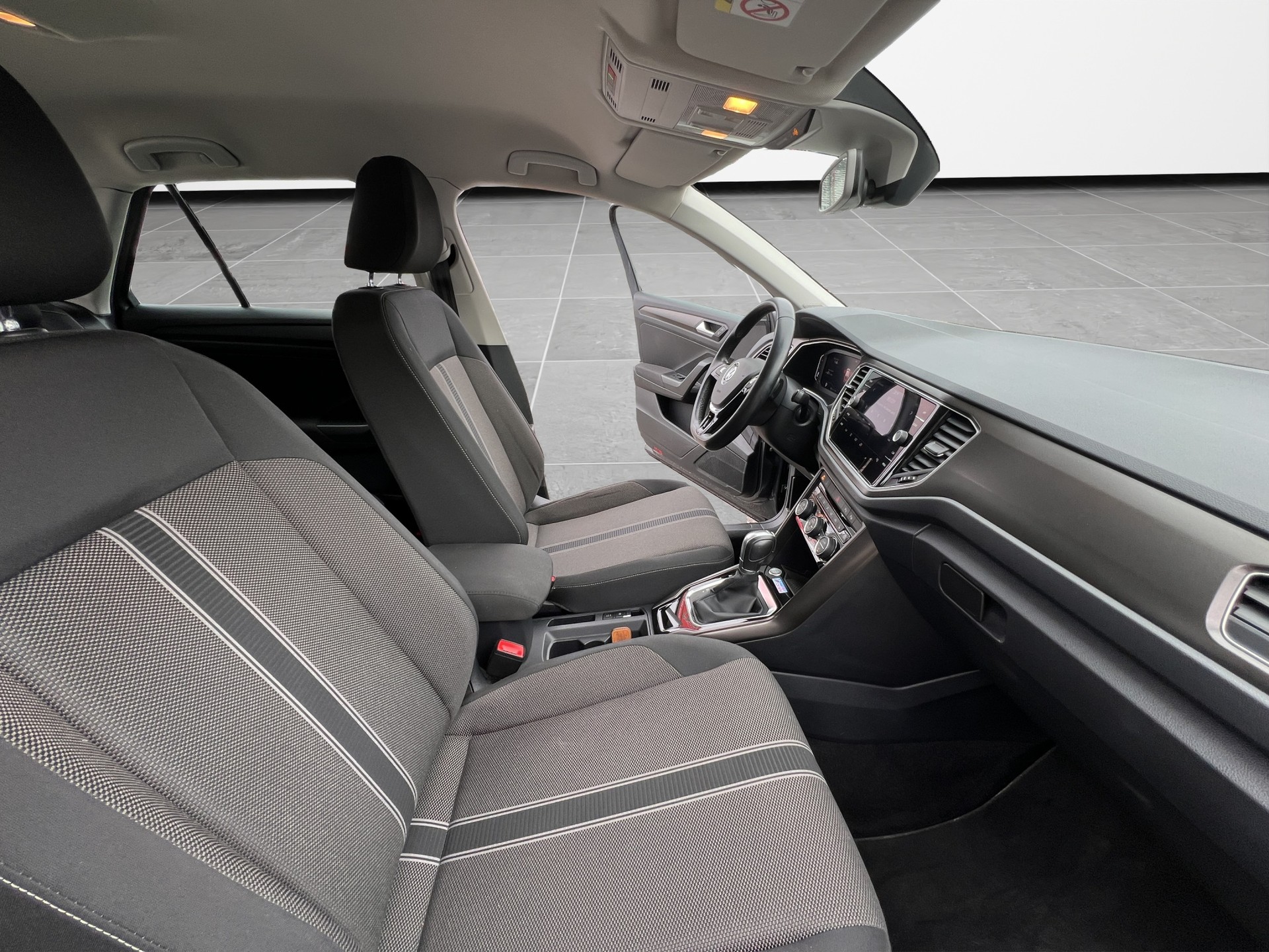 VW T-Roc 1.5 TSI EVO Advance-image-14