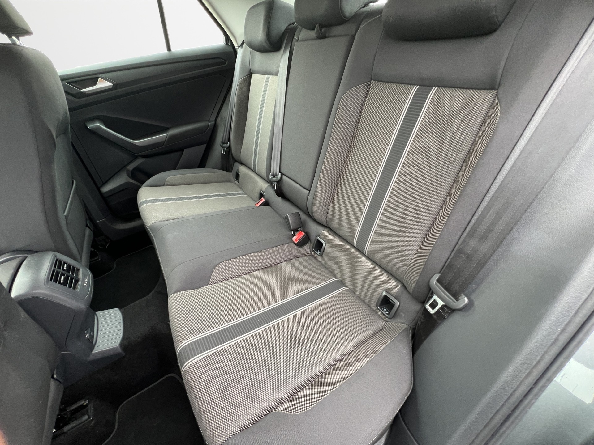 VW T-Roc 1.5 TSI EVO Advance-image-11